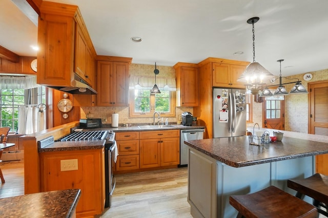 1010 Glynwood Rd, Wapakoneta, OH 45895 - kitchen featuring appliances with stainless steel finishes, dark countertops, a kitchen breakfast bar, decorative backsplash, and recessed lighting