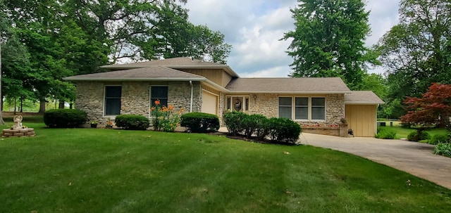 16225 Nottingham Dr, Wapakoneta, OH 45895 - photo 1