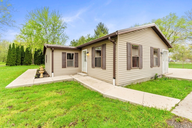 view of front of house with a patio area and a front lawn