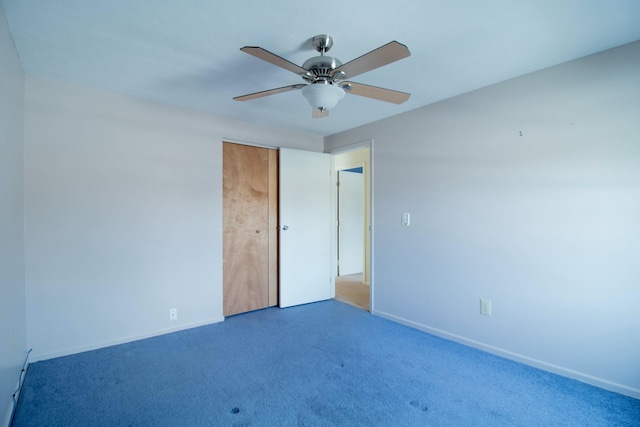 carpeted empty room featuring ceiling fan