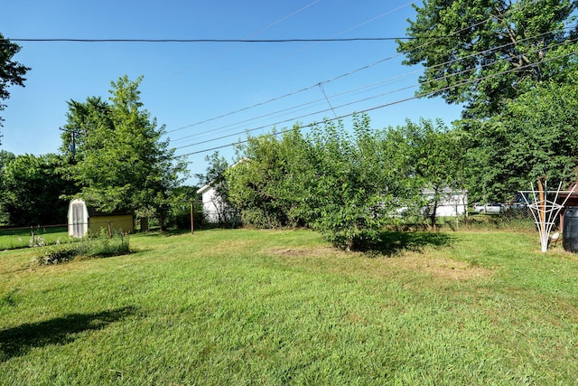 413 Weinland St, New Carlisle, OH 45344 - view of yard