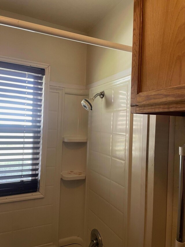 bathroom with shower / bathtub combination