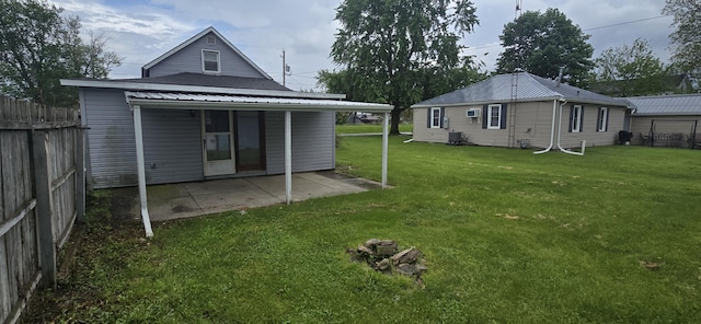view of yard featuring a patio area