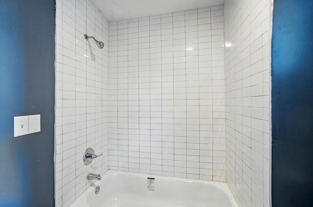 925 E St, Springfield, OH 45505 - full bathroom with bathing tub / shower combination