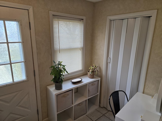 entryway featuring light tile patterned floors