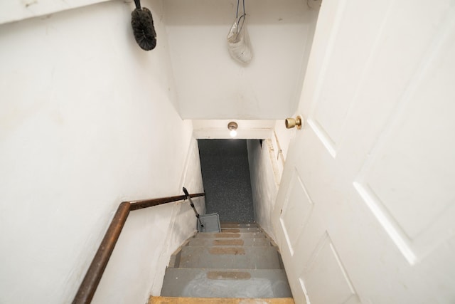 317 S Miami Ave, Xenia, OH 45385 - view of stairs