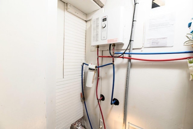 9887 Forest St, Lakeview, OH 43331 - detailed view of water heater