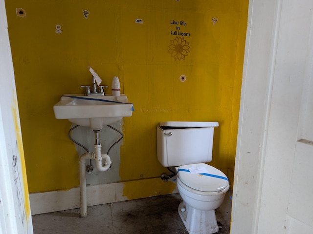 bathroom featuring toilet