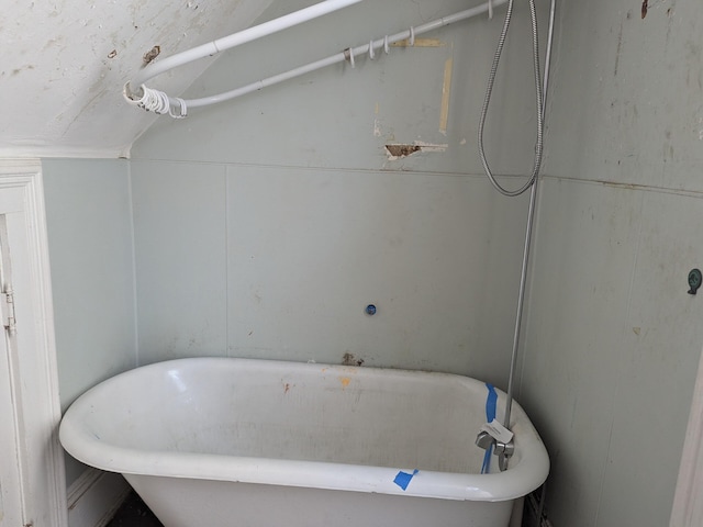 bathroom featuring a bathing tub and vaulted ceiling