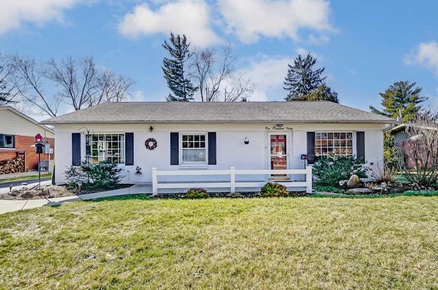 single story home featuring a fenced front yard and a front lawn