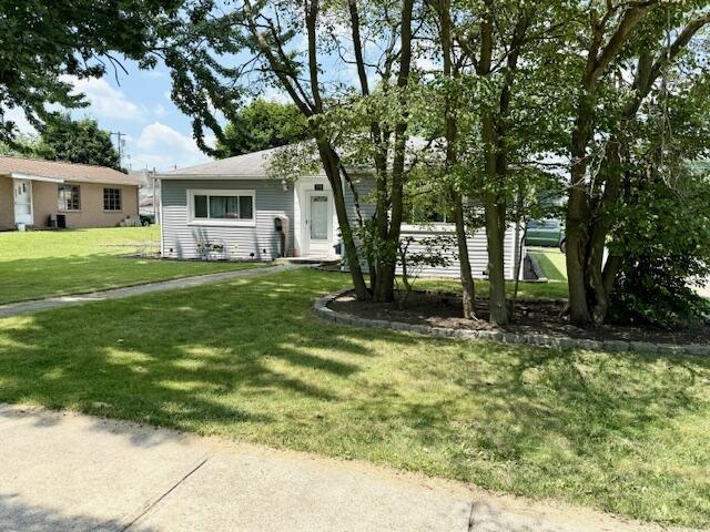 271 N Ludlow St, Covington, OH 45318 - view of front of house with a front yard