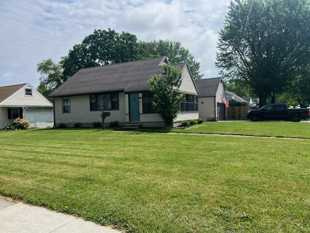 215 Blackburn Dr, Lima, OH 45805 - view of front of property featuring a front yard
