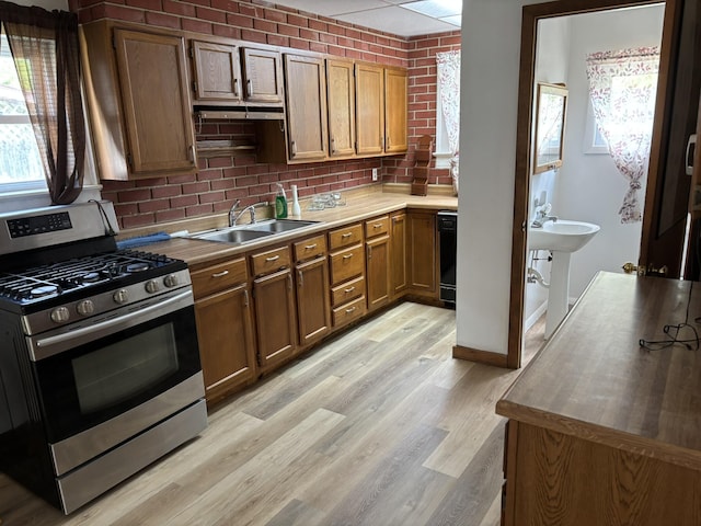320 N Clairmont Ave, Springfield, OH 45503 - kitchen featuring gas stove, light wood finished floors, and brown cabinets