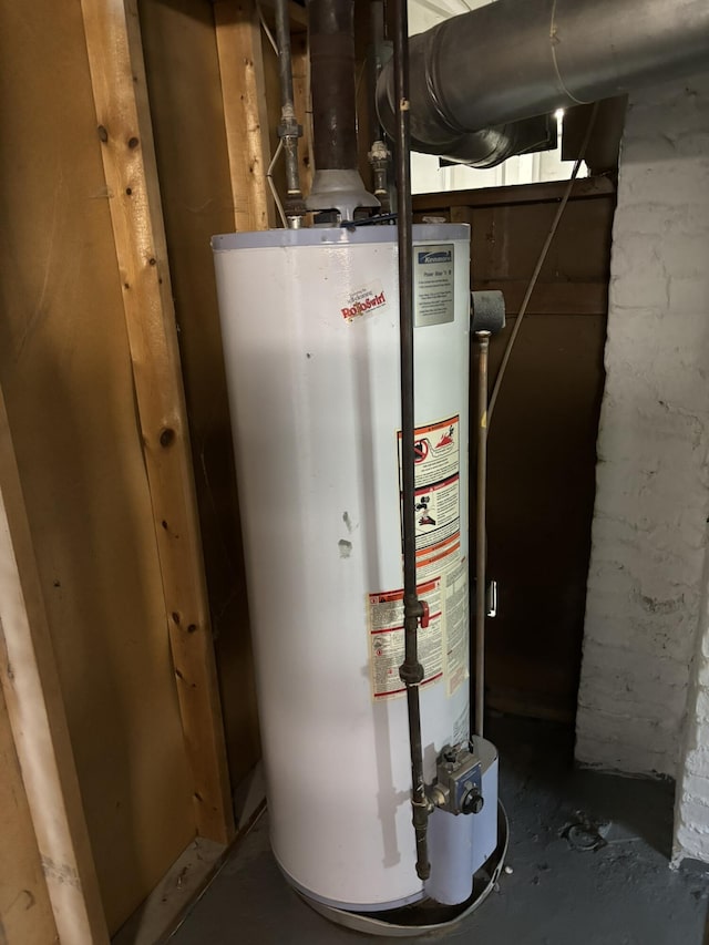 320 N Clairmont Ave, Springfield, OH 45503 - utility room with water heater