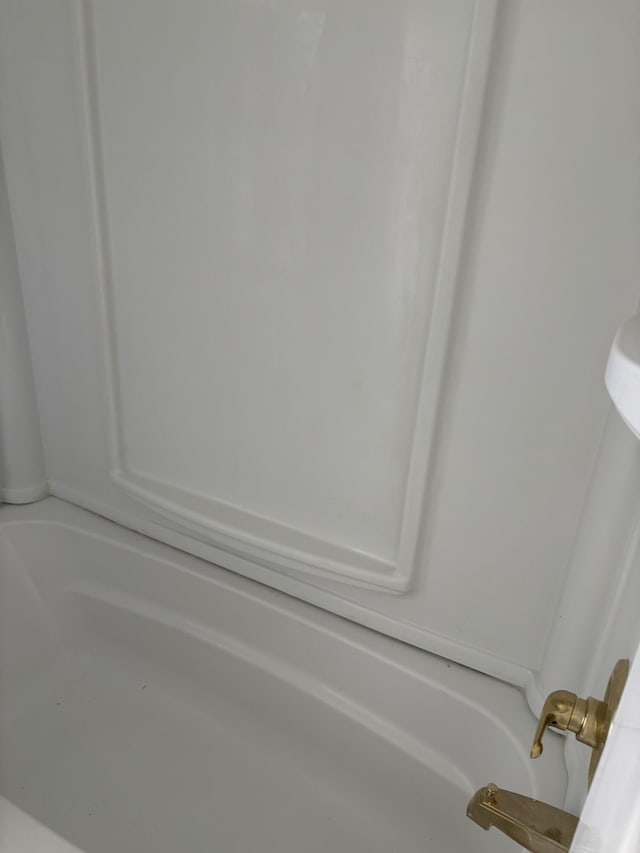 320 N Clairmont Ave, Springfield, OH 45503 - bathroom view of a tub