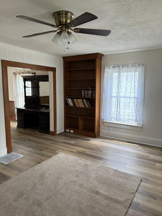 320 N Clairmont Ave, Springfield, OH 45503 - unfurnished living room with healthy amount of natural light, a ceiling fan, wood finished floors, and a textured ceiling