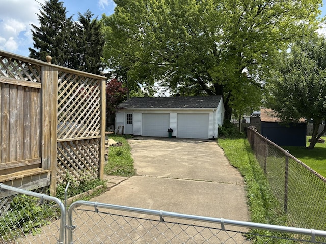 320 N Clairmont Ave, Springfield, OH 45503 - view of detached garage