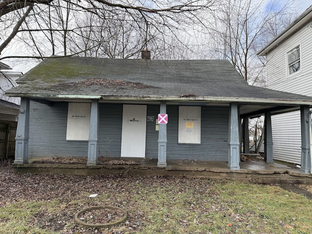 view of front of property featuring covered porch