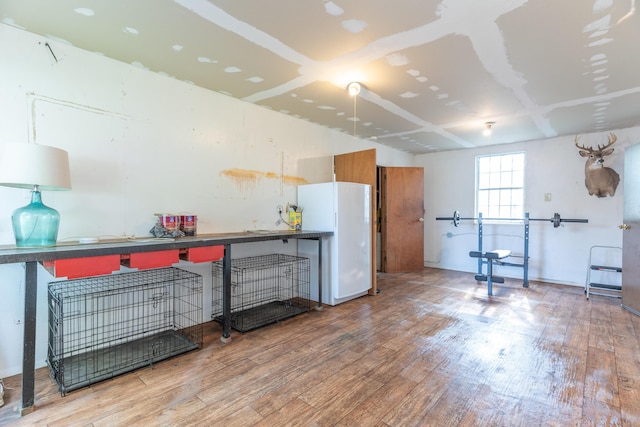 kitchen with freestanding refrigerator and wood finished floors