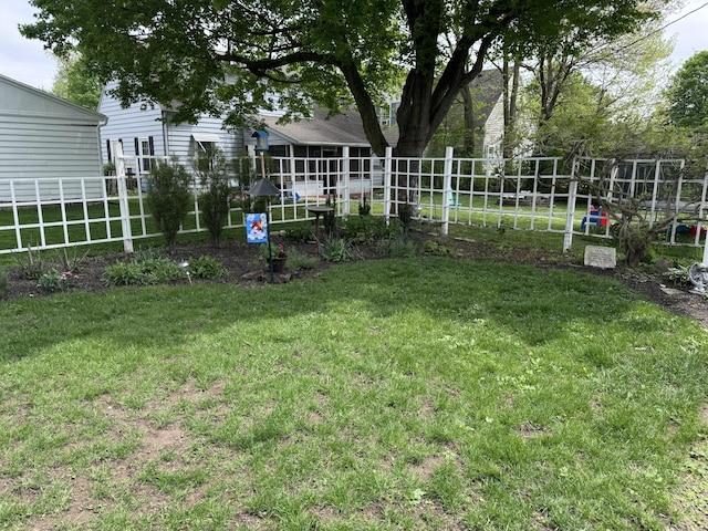 607 W S St, Saint Marys, OH 45885 - view of yard