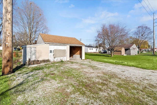 exterior space featuring a lawn