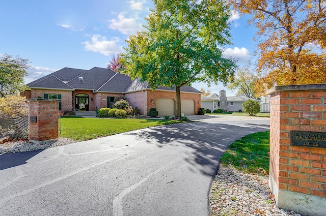 view of front facade featuring a garage and a front yard