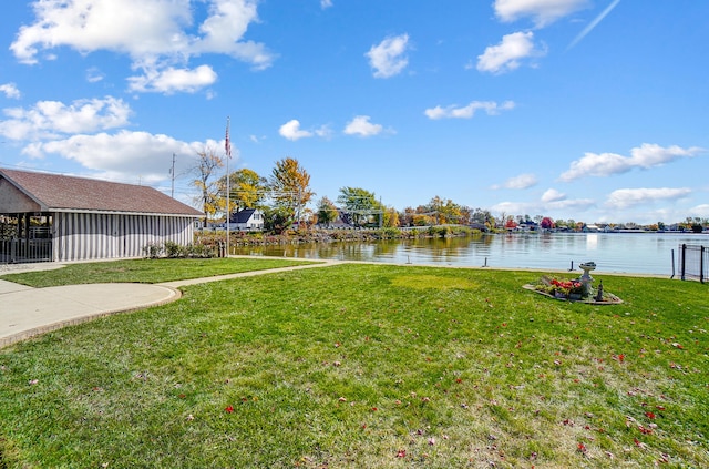 view of yard featuring a water view