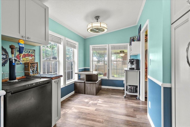 11372 Powhatan Path, Lakeview, OH 43331 - kitchen featuring ornamental molding, light wood finished floors, lofted ceiling, a textured ceiling, and refrigerator