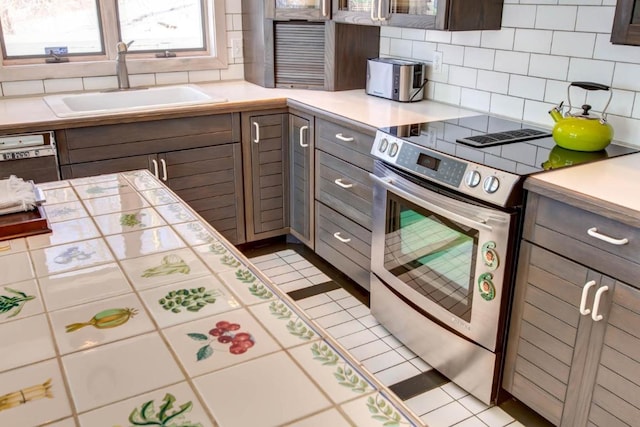 kitchen featuring electric stove, backsplash, light tile flooring, and sink