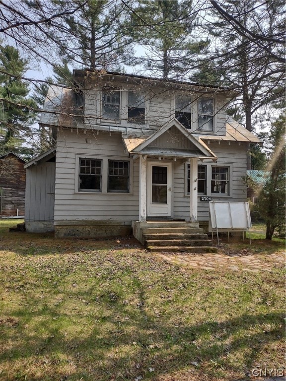 view of front of home with a front lawn