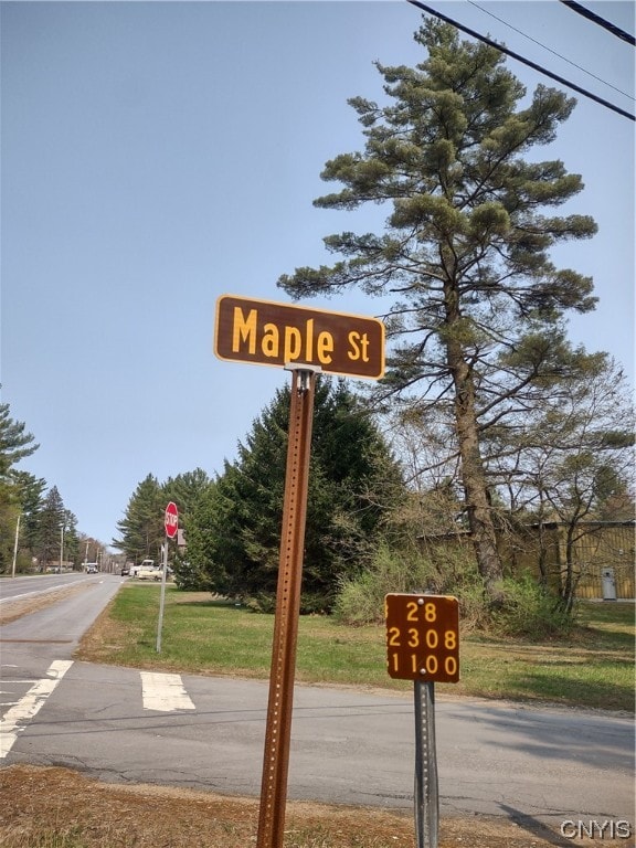 view of community / neighborhood sign