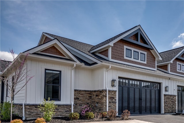 view of front facade with a garage