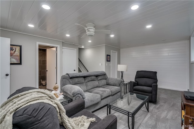 living room featuring ceiling fan and ornamental molding