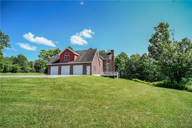 view of front of home featuring a front yard and a garage