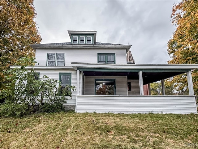 view of front of property with a front lawn