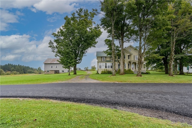 view of front of house featuring a front yard