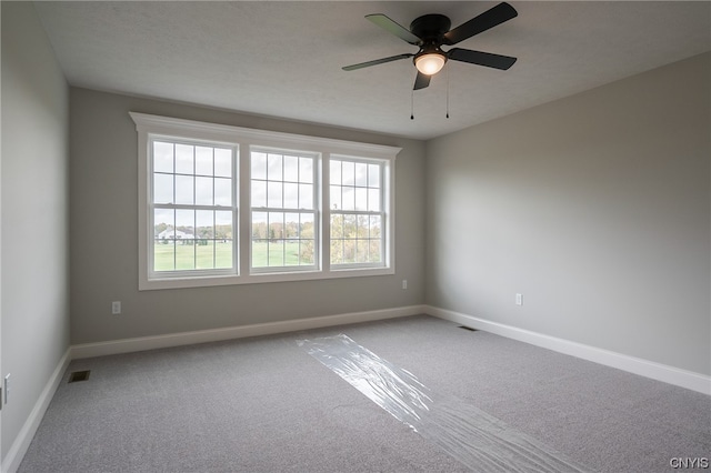 unfurnished room with carpet and ceiling fan