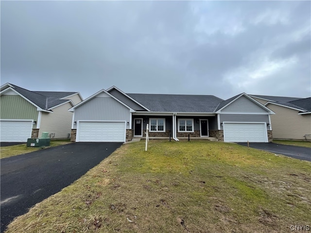 view of front of property featuring a front yard and a garage