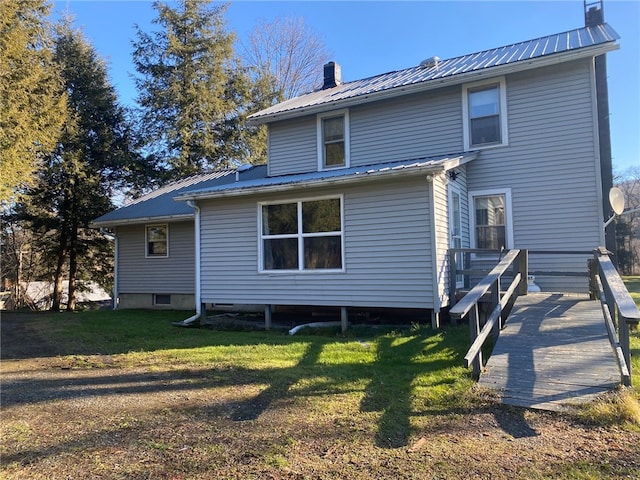 back of house featuring a yard