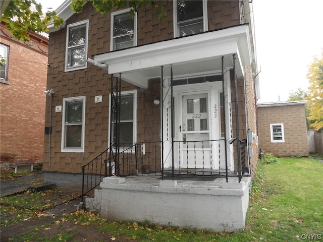 view of front of property with a porch and a front lawn