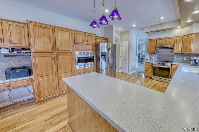 kitchen featuring hanging light fixtures, backsplash, light hardwood / wood-style floors, sink, and stainless steel appliances