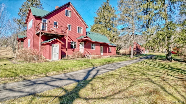 view of front of property with a front lawn