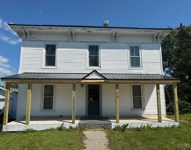 view of front of home featuring a front yard and covered porch