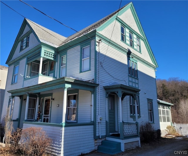 view of front of property