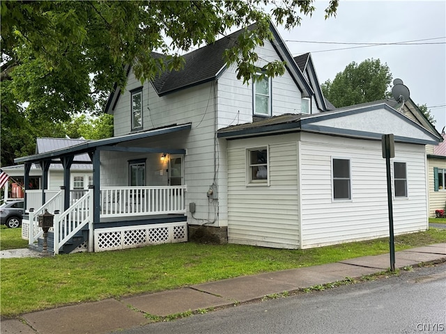 view of front of home featuring a porch and a front lawn