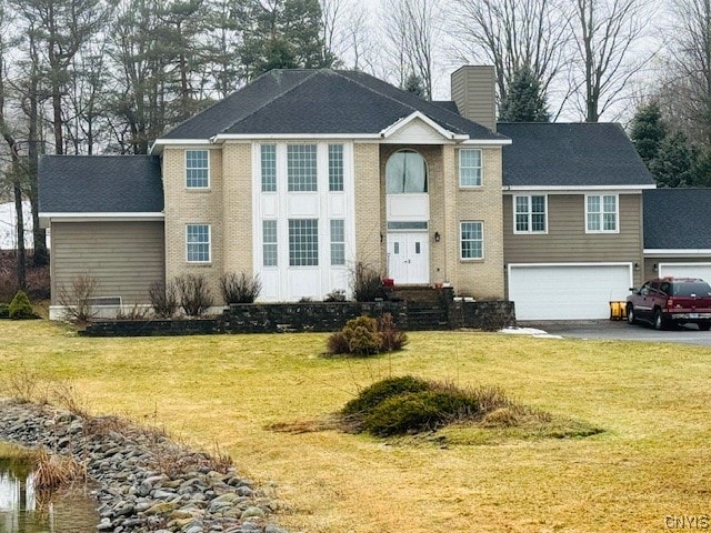 view of front facade featuring a front yard and a garage