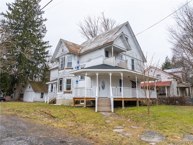 view of front of house featuring a porch and a front yard