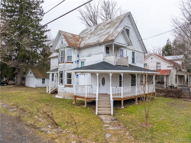 view of front of home featuring a front lawn and covered porch