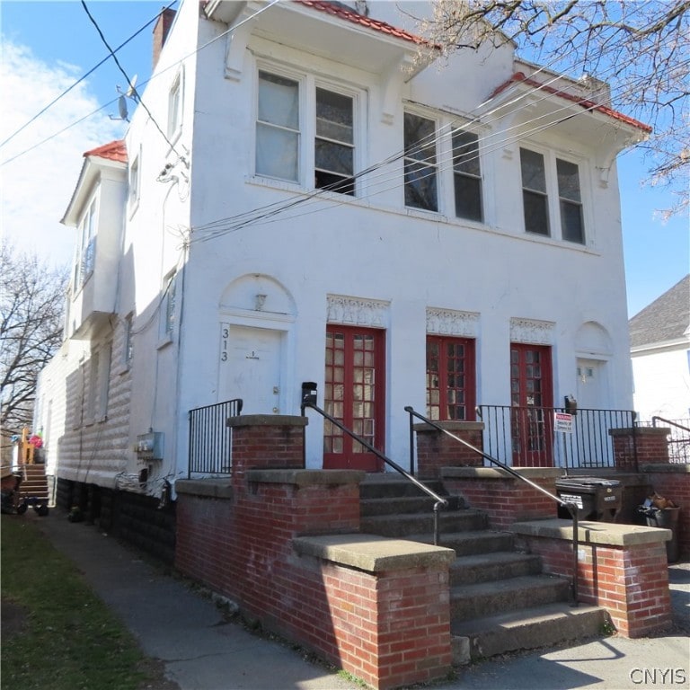 view of front of home featuring french doors