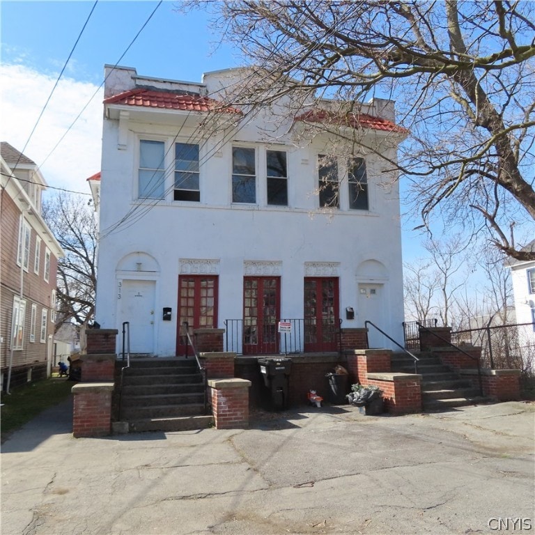 view of front of house